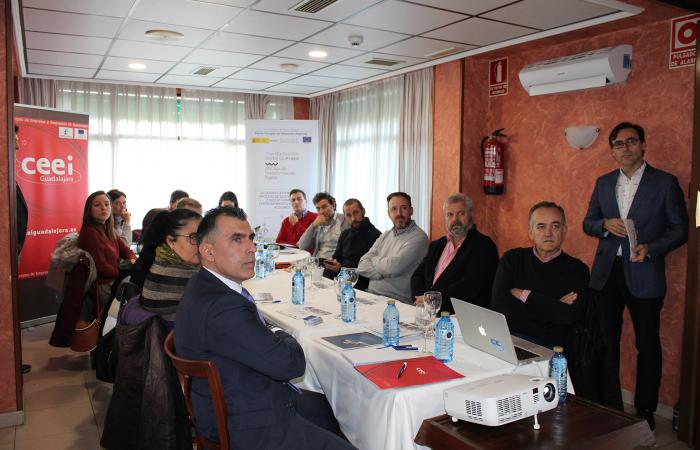 Empresarios se re�nen en Azuqueca de Henares para hablar de transformaci�n digital y conocer la FP dual�