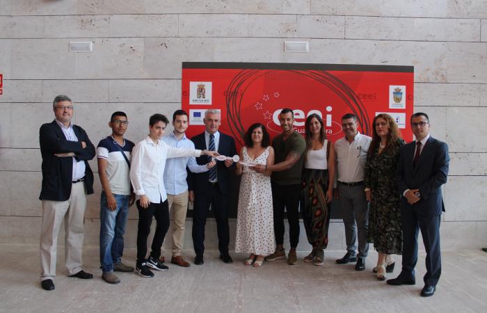 Entregadas las llaves de sus despachos a las nuevas empresas del CEEI de Guadalajara�