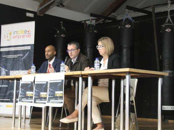 EL CIBERGU 2024 organizado por INCIBE de la mano de CEEI Guadalajara cierra con �xito rotundo su primera edici�n encumbrando como ganadores del Hackathon a los componentes del equipo Bug Busters del IES Brianda de Mendoza.