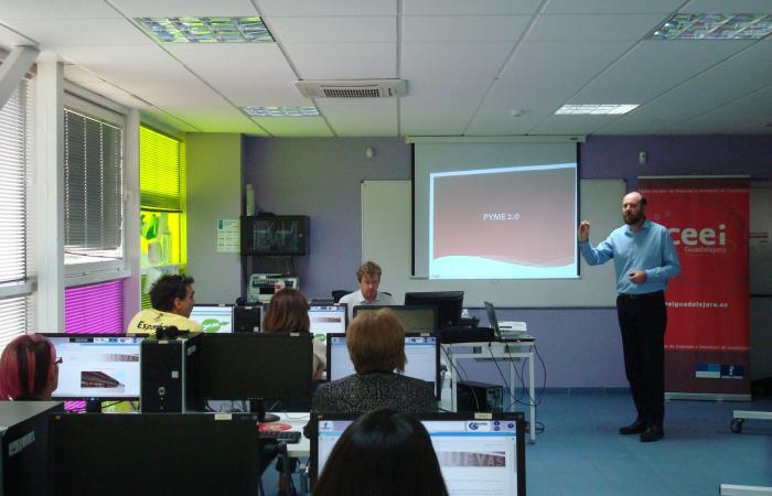 El CEEI de Guadalajara muestra a los emprendedores de Alovera, las oportunidades de negocio en el entorno Web 2.0�