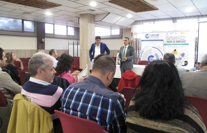 Una treintena de empresarios se re�nen en Azuqueca de Henares para hablar de c�mo atraer el talento y continuar en la b�squeda de nuevas sinergias�