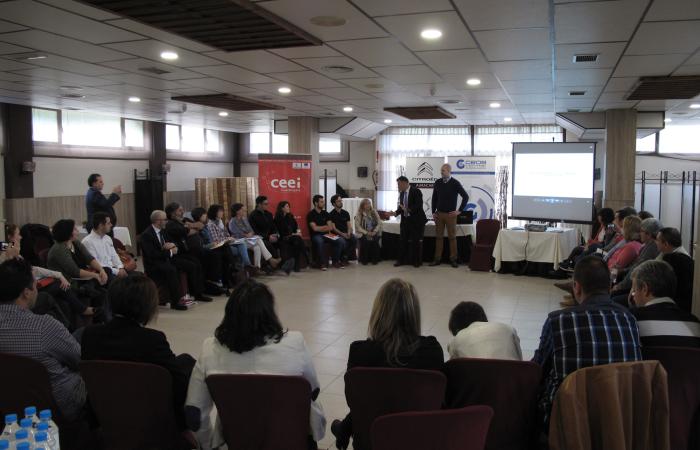 Medio centenar de empresarios se re�nen en Azuqueca de Henares para hablar de transformaci�n digital y continuar en la b�squeda de nuevas sinergias