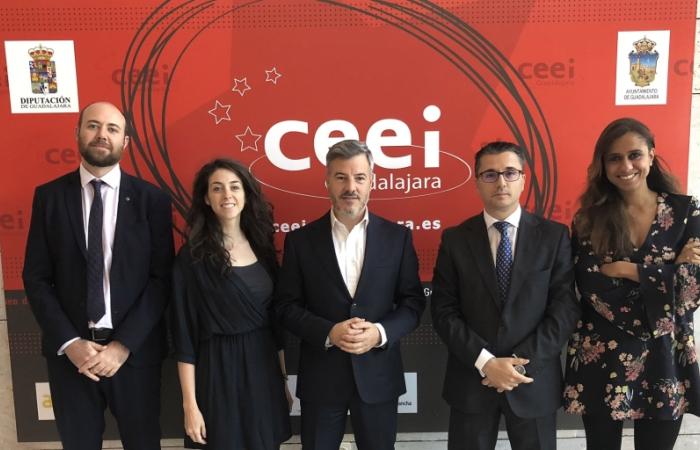 Javier Echarri, ceo de EBN, visita el CEEI de Guadalajara�