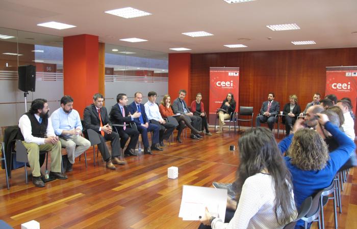 Alberto Rojo ofrece a las empresas del CEEI las iniciativas de apoyo empresarial y al emprendimiento impulsadas por el Gobierno regional�