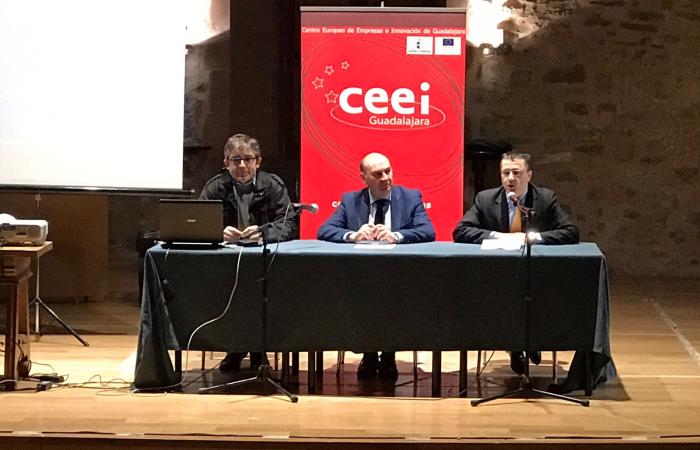 Los j�venes de Sig�enza aprenden c�mo ser empresarios�